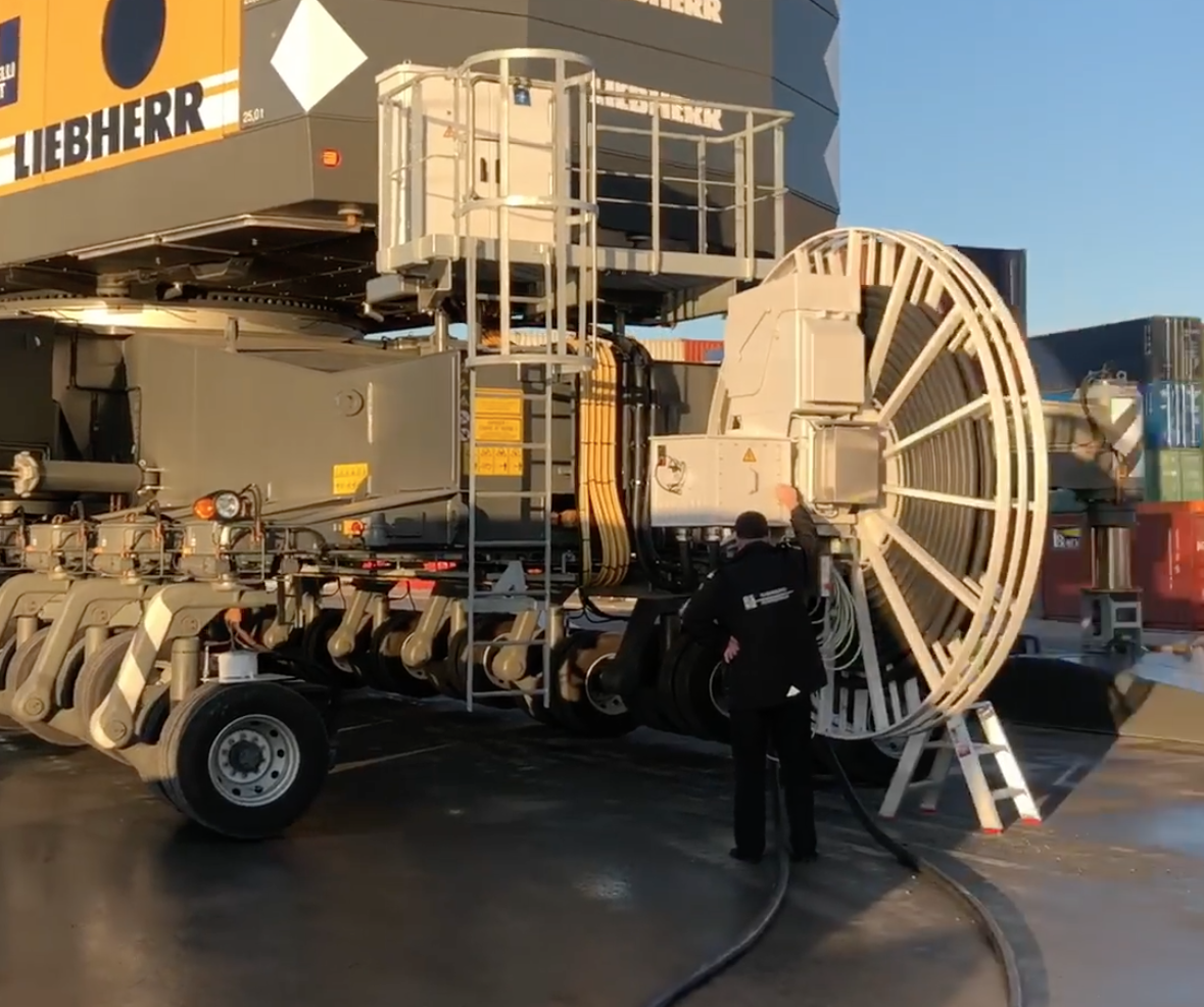 Our Harbour Crane running on electric power!